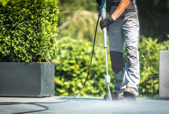 Nettoyage des sols en b&eacute;ton
