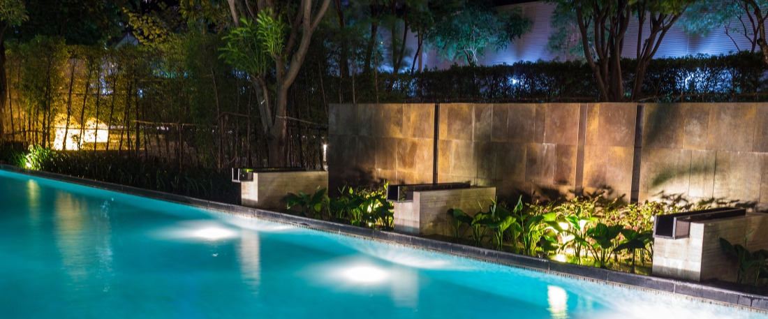 Piscine s&eacute;curis&eacute;e par son &eacute;clairage