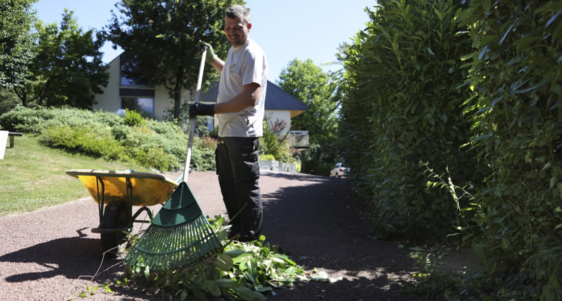 D&eacute;broussailler efficacement gr&acirc;ce &agrave; nos experts paysagistes Daniel Moquet Jardin