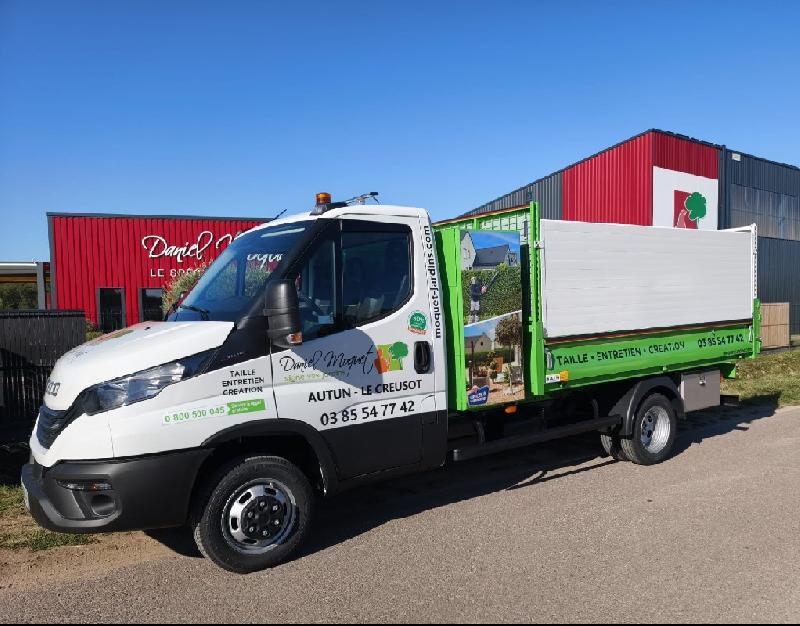 Nouveau camion Daniel Moquet signe vos jardins Autun | AJ PAYSAGE signe vos jardins