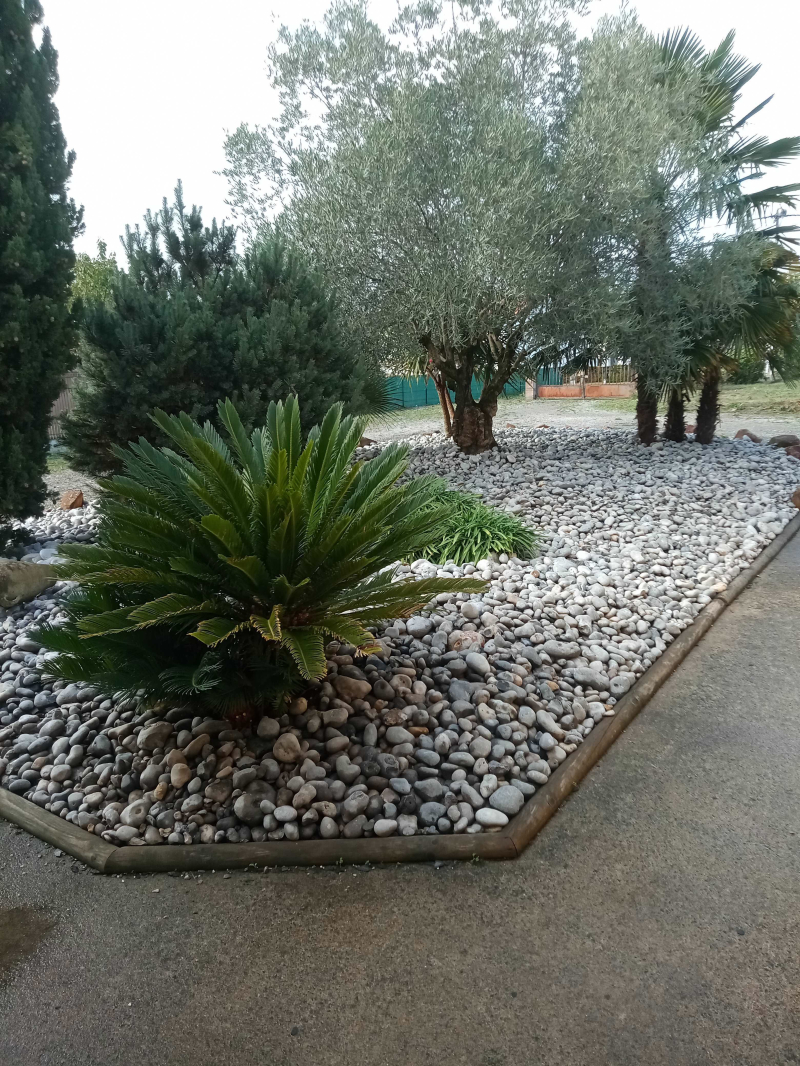 Prestations deaménagement, detaille, d'entretien et denettoyage