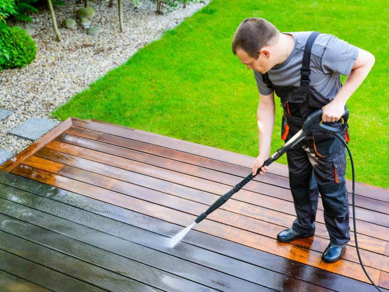 Nettoyage de la terrasse en bois