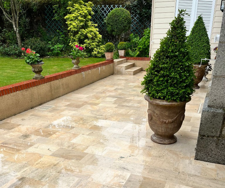 Nettoyage de terrasse en pierre naturelle