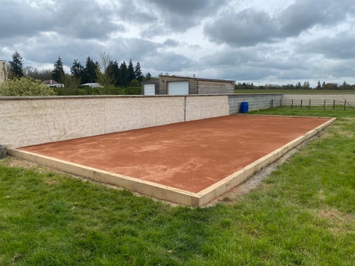 Agencement d'un terrain de pétanque