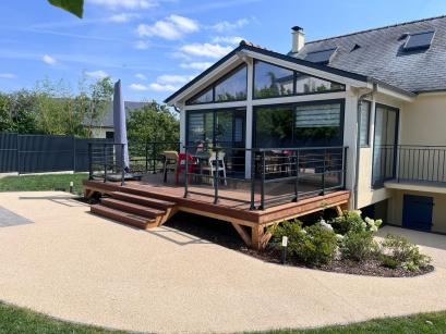 Création d'une terrasse en bois et massif